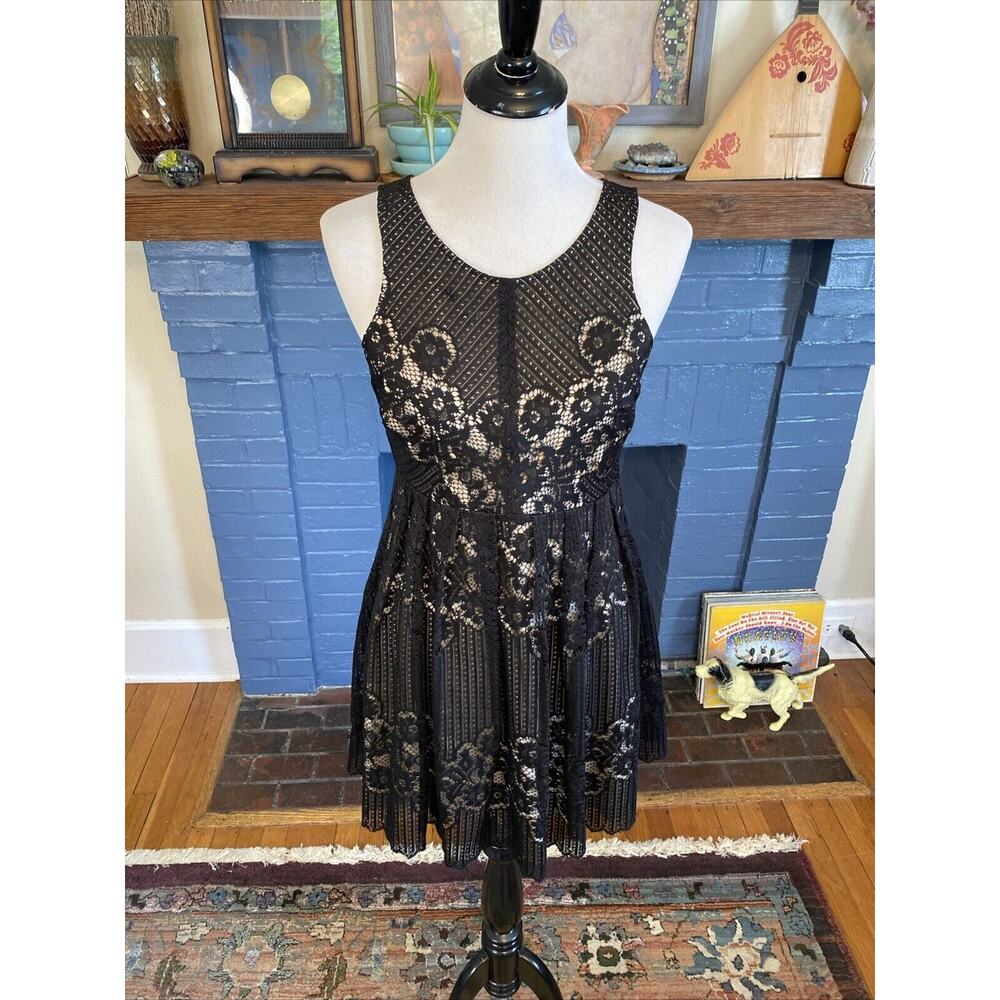 Free People Rocco Dress Black Lace Overlay Sleeveless Open Back Sz 4 Mini Sheer - Picture 3 of 13